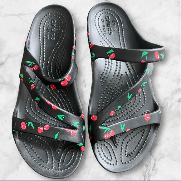 CROCS Women’s Size 7 Kadee II Sandals Slide Strappy Iconic Cherry Sandals - Picture 2 of 6